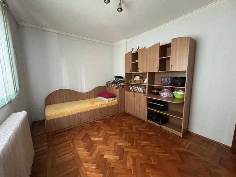 Casă cu 4 camere în Central
