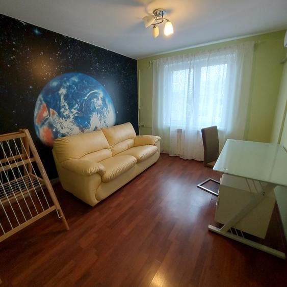 Apartament cu 3 camere semidecomandat în Dristor