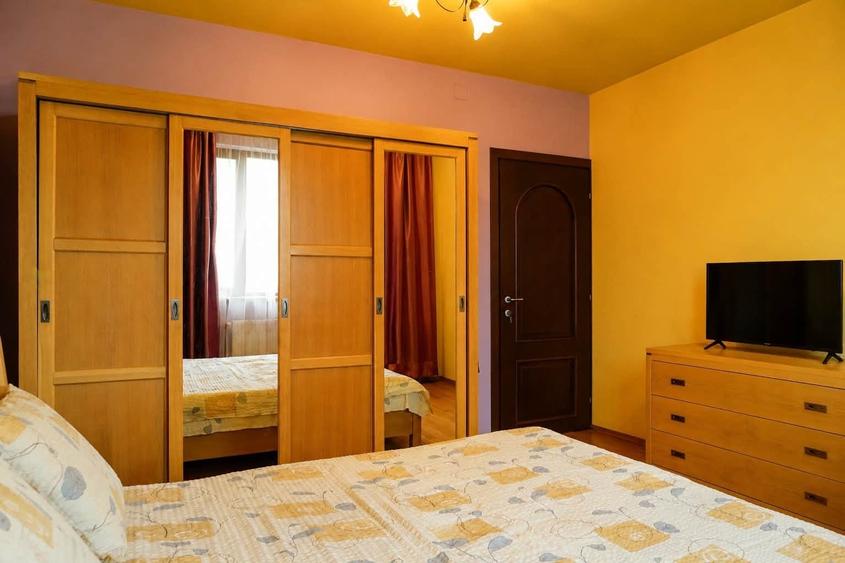 Casă individuală cu 5 camere cu Canalizare în Central