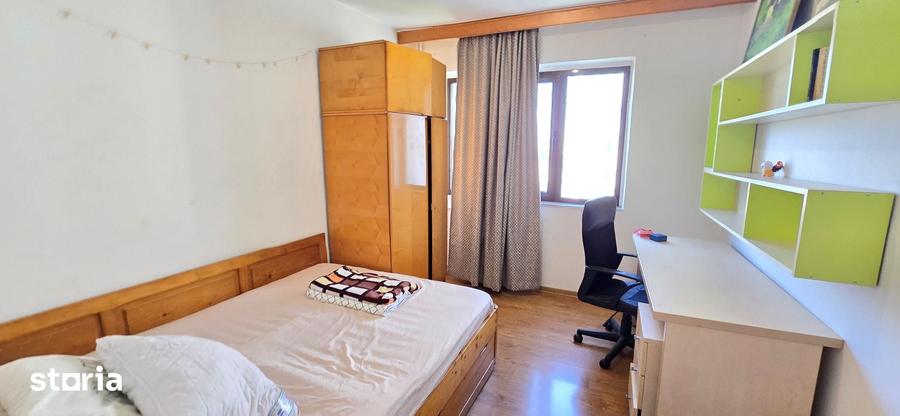 Apartament cu 3 camere decomandat în Independenței