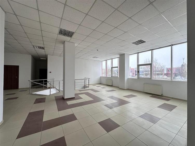 Spațiu comercial, de 500 mp, în Exterior Vest