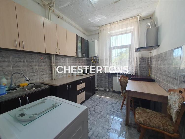 Apartament cu 2 camere decomandat, mobilat în Central