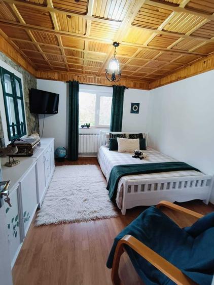 Casă cu 4 camere în Corbi