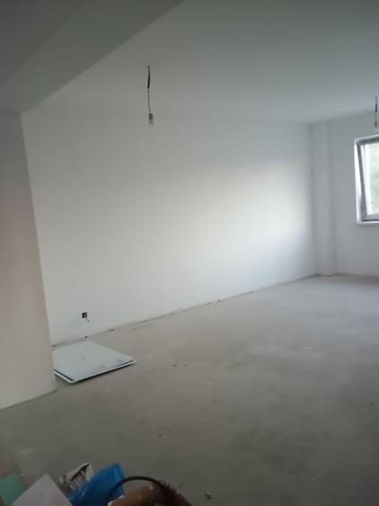 Apartament cu 3 camere decomandat în 1 Mai