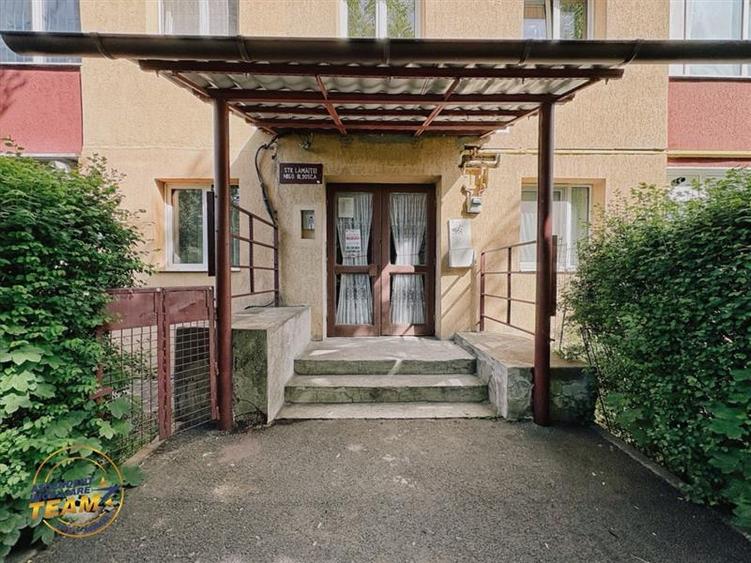 Apartament cu 2 camere decomandat în Florilor