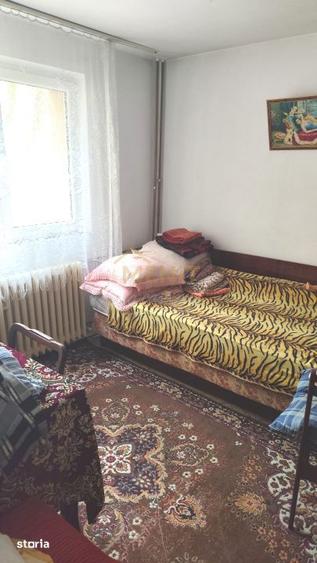 Apartament cu 2 camere semidecomandat, mobilat în Vest