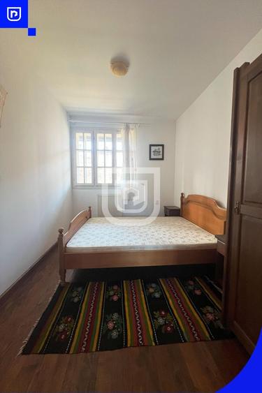 Casă individuală cu 7 camere cu Canalizare în Central