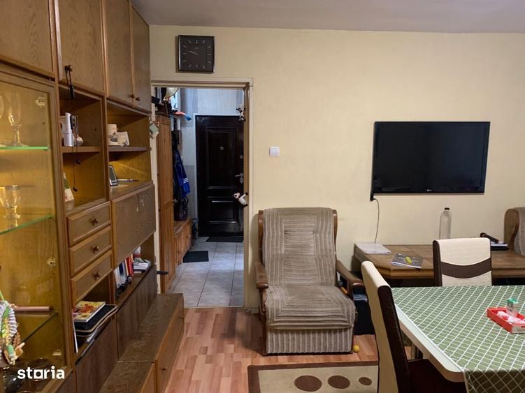 Apartament cu 3 camere în Micro 16