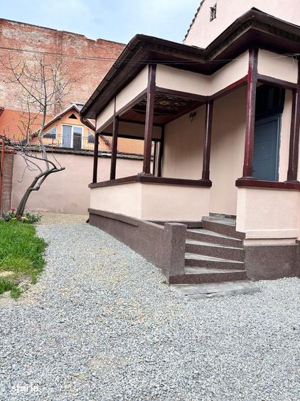 Casă cu 4 camere cu Teren 334 Mp în Central