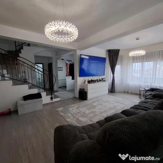 Casă cu 4 camere cu Teren 360 Mp în Sud