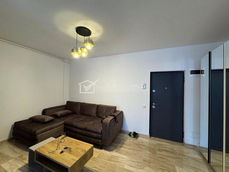 Apartament cu 3 camere semidecomandat în Central