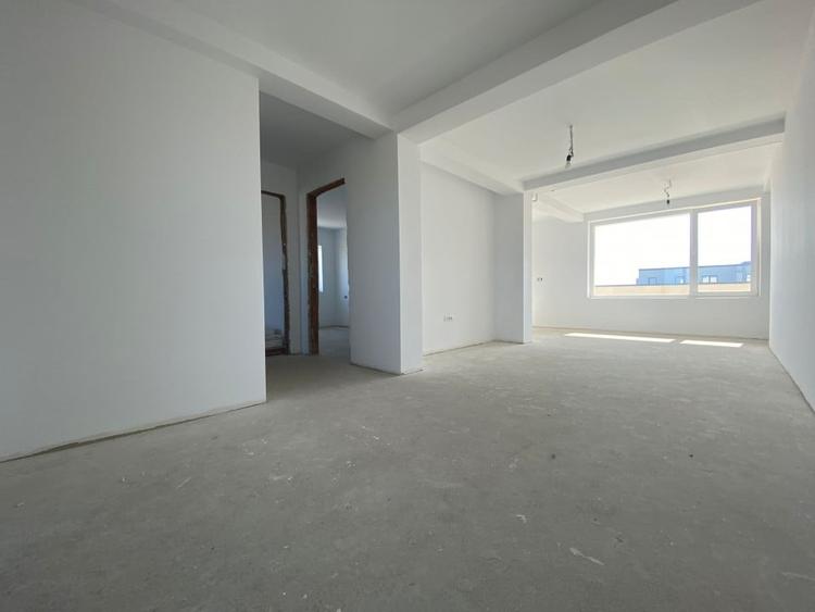 Penthouse cu 3 camere decomandat în Torontalului