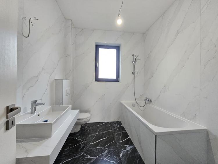 Casă individuală cu 4 camere cu Canalizare în Hălchiu