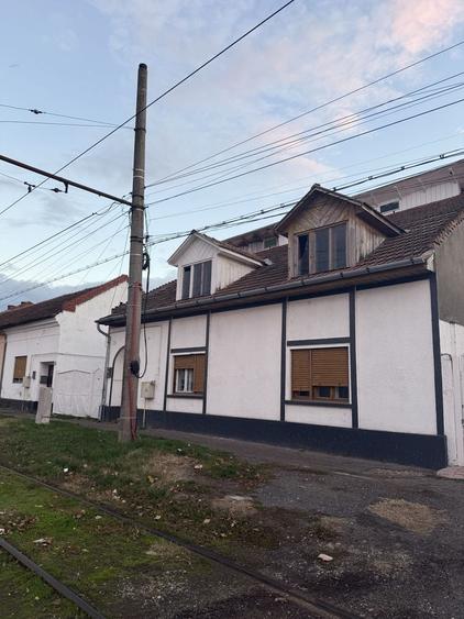 Casă cu 4 camere în Central