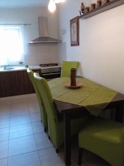 Apartament cu 3 camere decomandat în Govândari