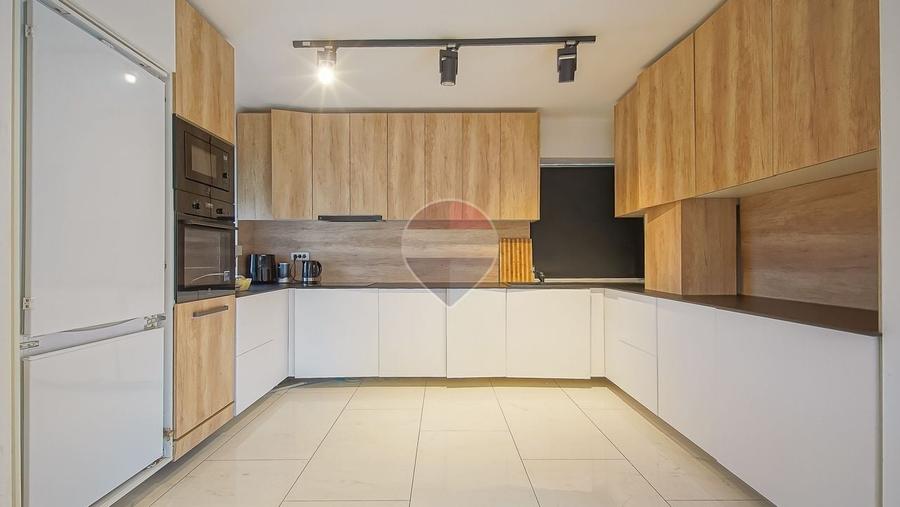 Casă individuală cu 5 camere cu Teren 500 Mp în Sânpetru