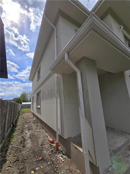 Duplex cu 4 camere cu Canalizare în Moșnița Veche