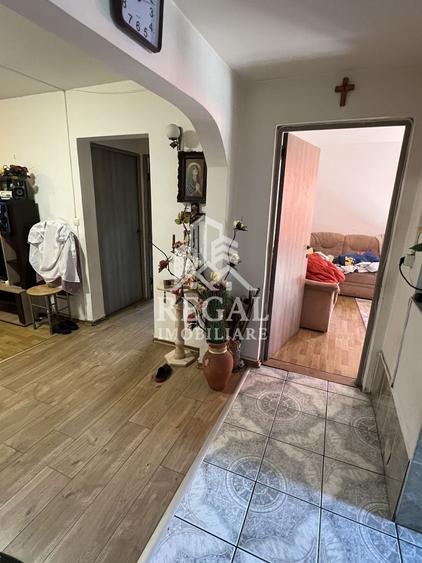 Apartament cu 3 camere decomandat, mobilat în Central