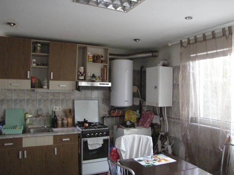 Casă cu 5 camere cu Canalizare în Fundeni