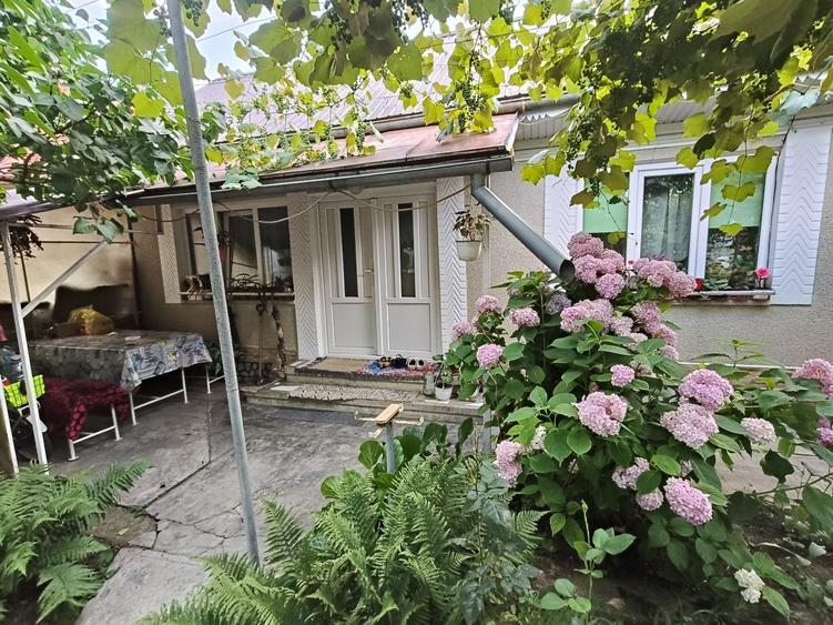 Casă cu 4 camere în Zănești