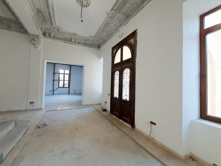Casă cu 16 camere cu Teren 665 Mp în Universitate