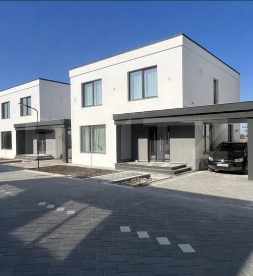 Casă cu 4 camere cu Teren 300 Mp în Frătăuții Vechi