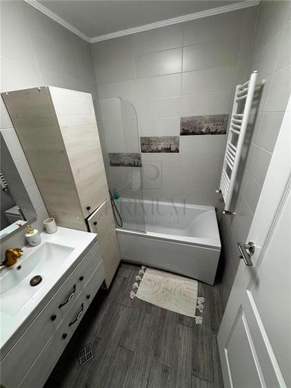 Apartament cu 3 camere semidecomandat în Soarelui