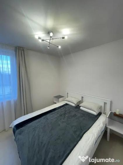 Apartament cu 2 camere semidecomandat, mobilat în Independenței