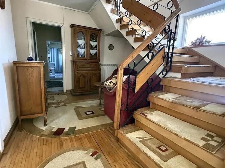 Casă individuală cu 5 camere cu Teren 728 Mp în Vest