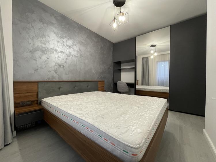 Apartament cu 3 camere semidecomandat, mobilat în Dâmbul Rotund