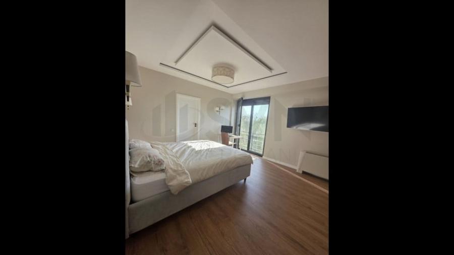 Apartament cu 4 camere decomandat în Sud
