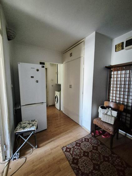Apartament cu 2 camere decomandat în Far