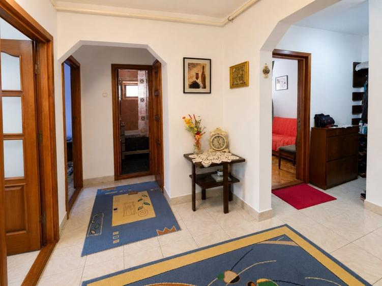 Apartament cu 3 camere decomandat în Tomis Nord