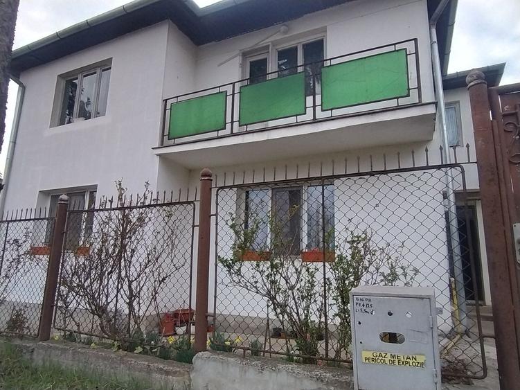 Casă cu 4 camere în Exterior Vest