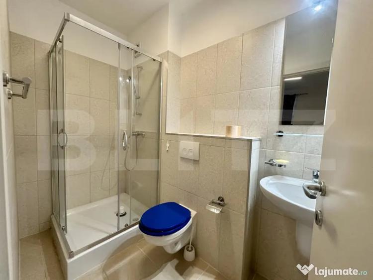 Apartament cu 3 camere semidecomandat în Central