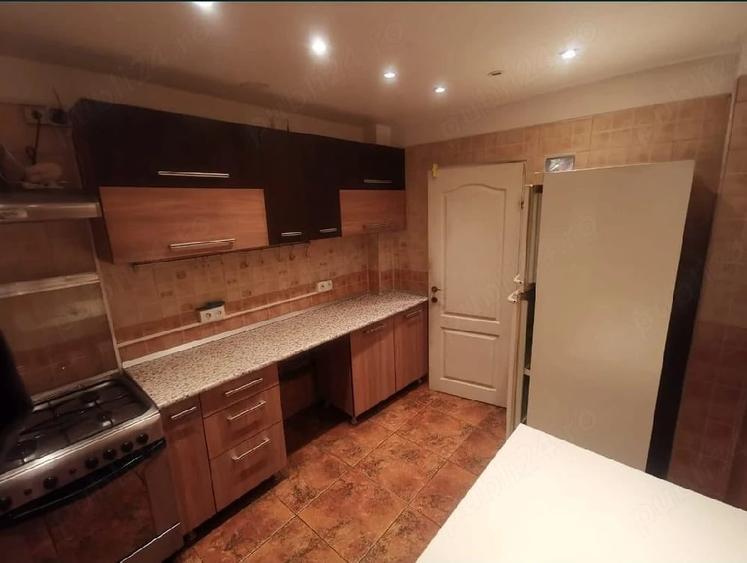 Apartament cu 3 camere semidecomandat în 1 Mai