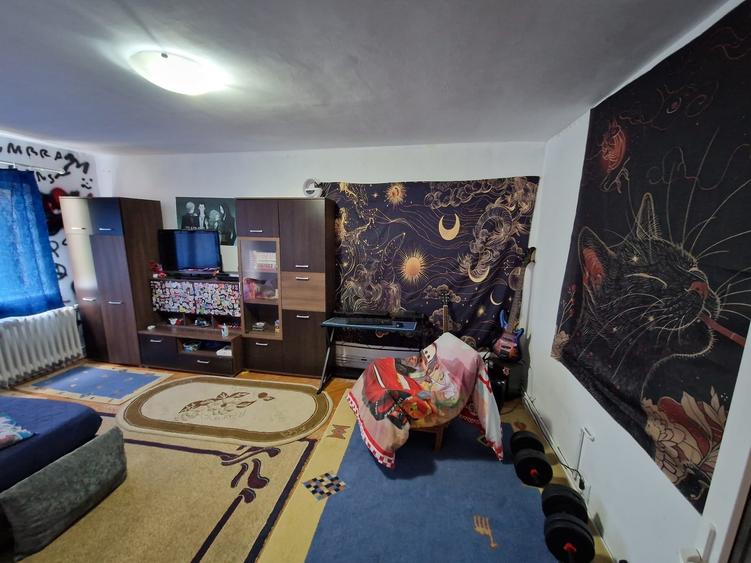 Apartament cu 4 camere decomandat în Mărăști