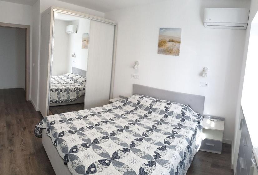 Apartament cu 3 camere semidecomandat, mobilat în Pipera