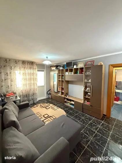 Apartament cu 3 camere semidecomandat în Central