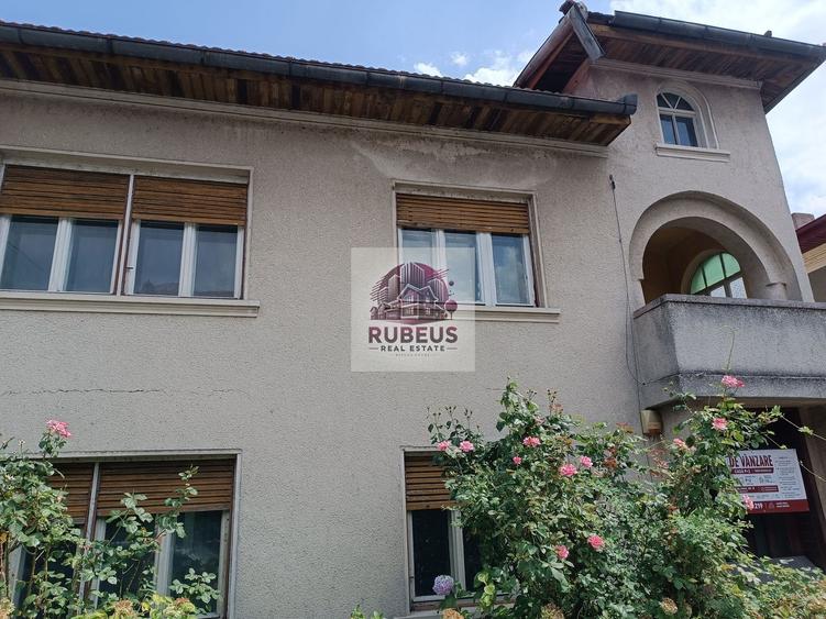 Casă cu 6 camere cu Canalizare în Sud