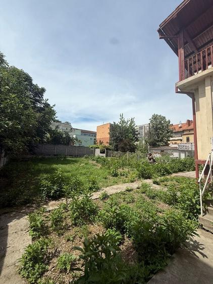 Casă cu 4 camere cu Teren 700 Mp în Central