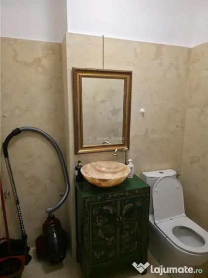 Casă cu 4 camere cu Teren 100 Mp în 1 Decembrie