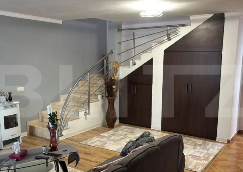 Casă cu 7 camere cu Teren 1300 Mp în Central