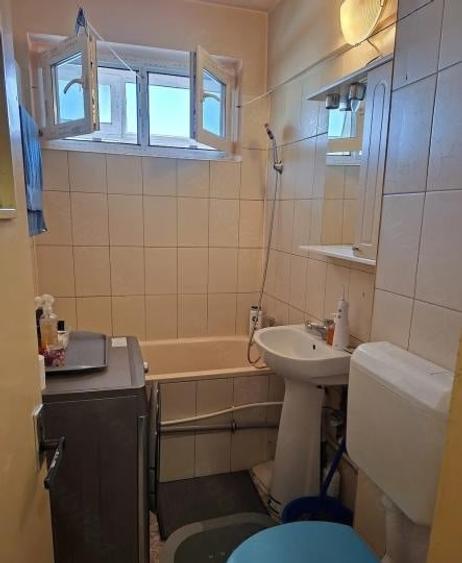 Apartament cu 3 camere semidecomandat în Drumul Taberei