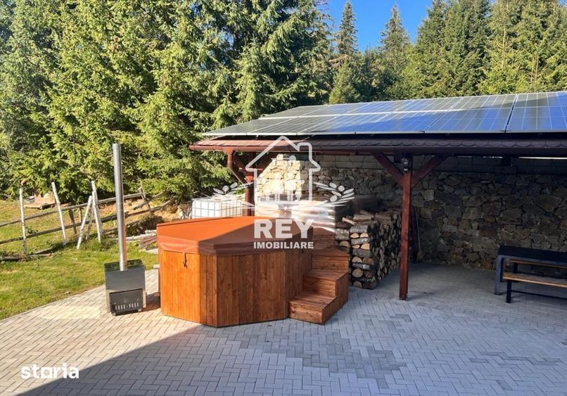 Casă cu 10 camere cu Teren 250 Mp în Central