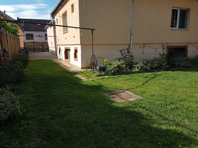 Apartament cu 2 camere decomandat, mobilat în Lupeni