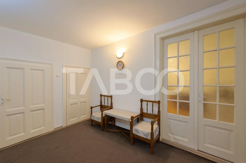 Apartament cu 3 camere nedecomandat, mobilat în Orașul de Jos