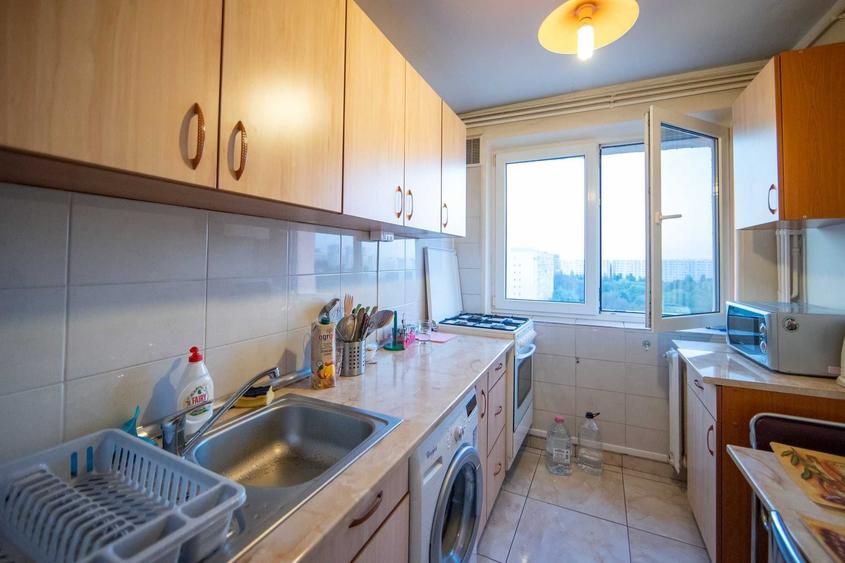Apartament cu 3 camere semidecomandat în Dristor