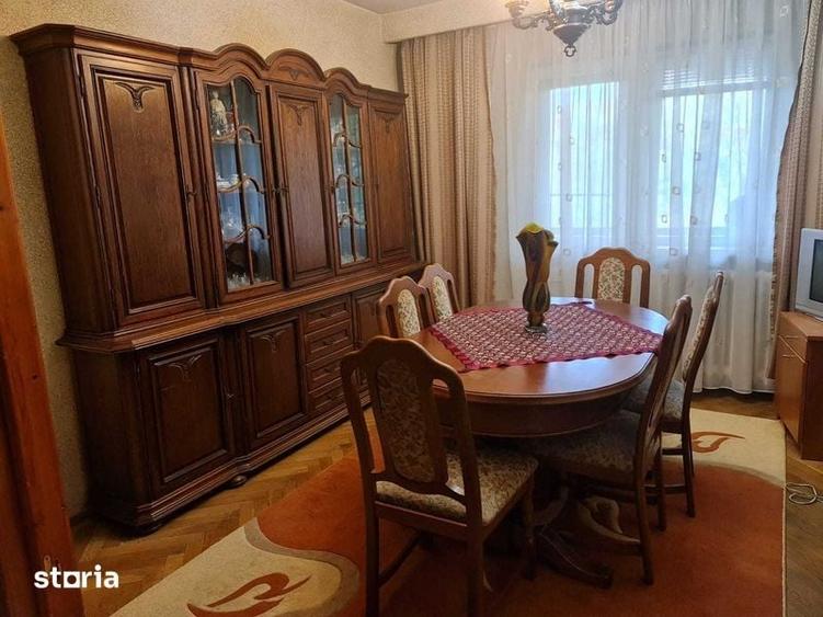 Apartament cu 4 camere decomandat în Central