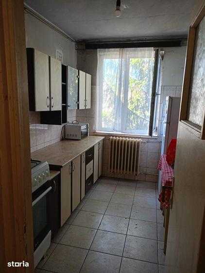 Apartament cu 3 camere decomandat în Calea București